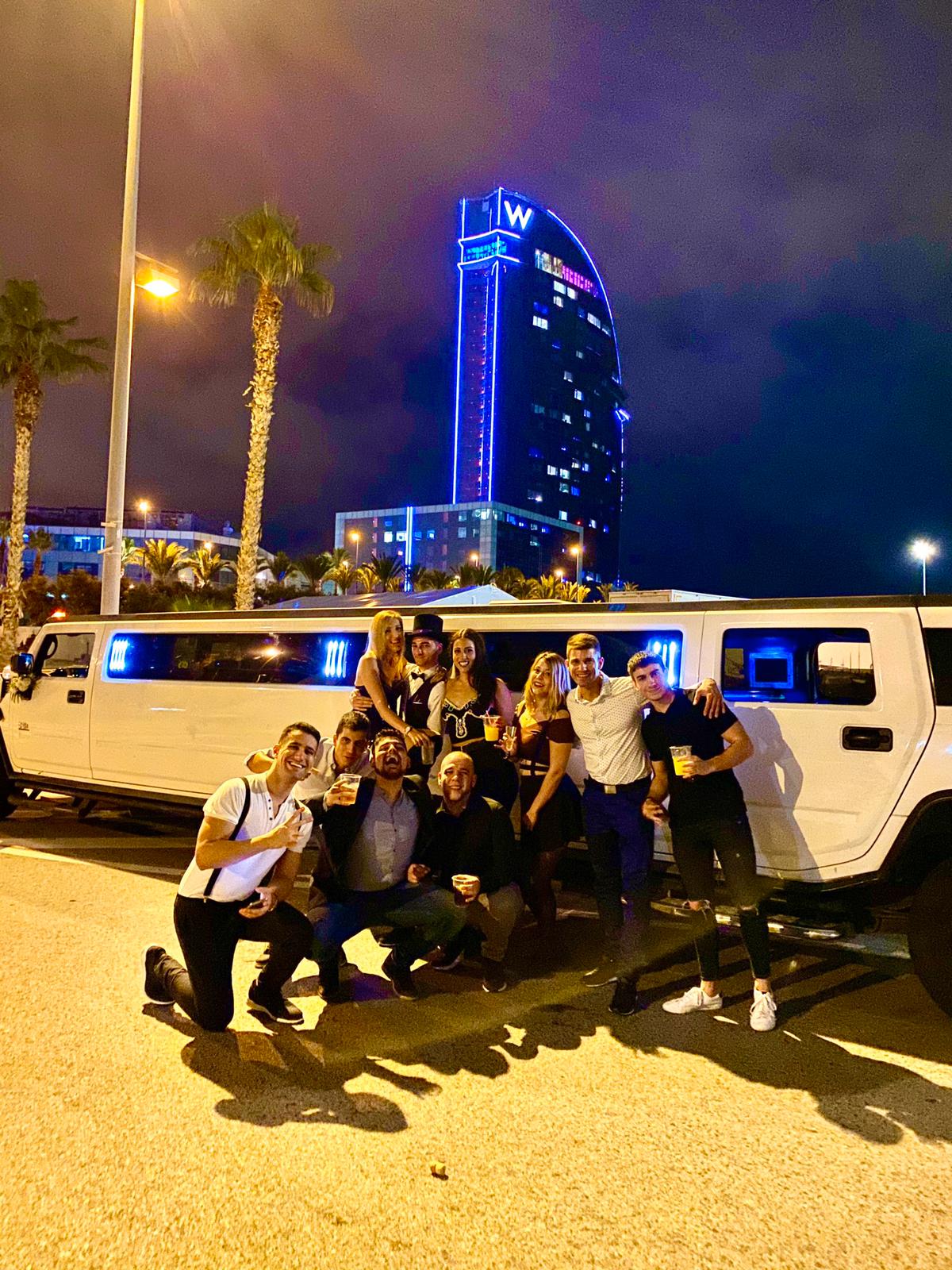 Limusina Hummer como TeamBuilding | Limu Hummer | Alquiler de limusinas en Barcelona Limusina Hummer como TeamBuilding | Limu Hummer | Alquiler de limusinas en Barcelona