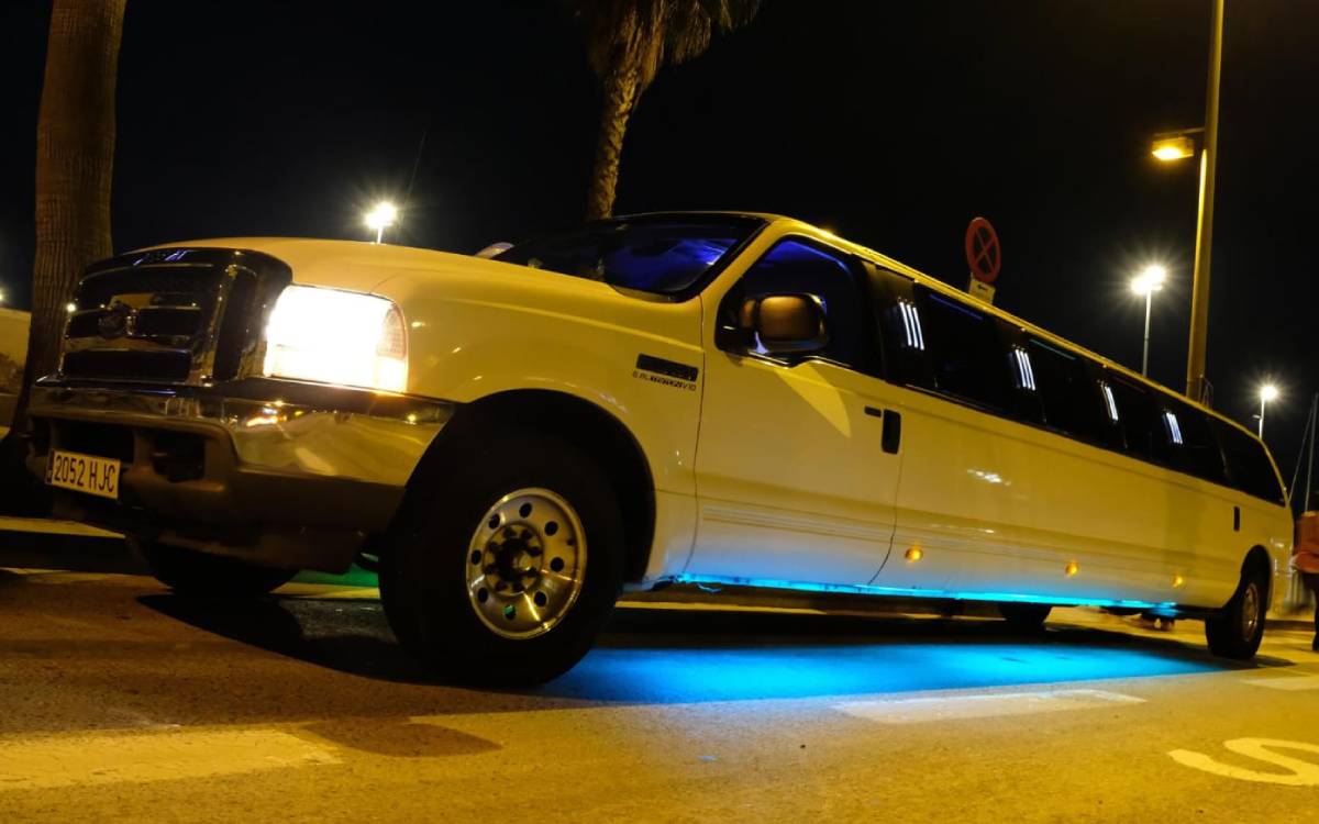 Ford Excursion | LimuHummer | Alquiler Limusinas Hummer