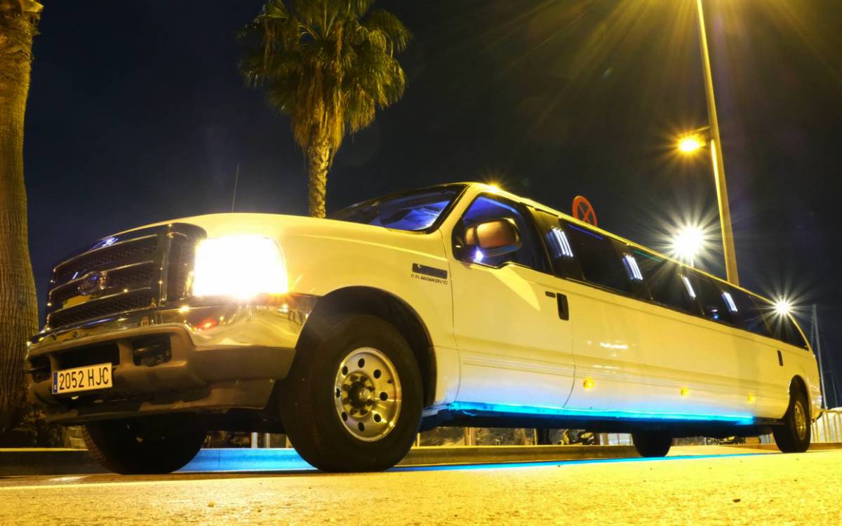 Ford Excursion | LimuHummer | Alquiler Limusinas Hummer